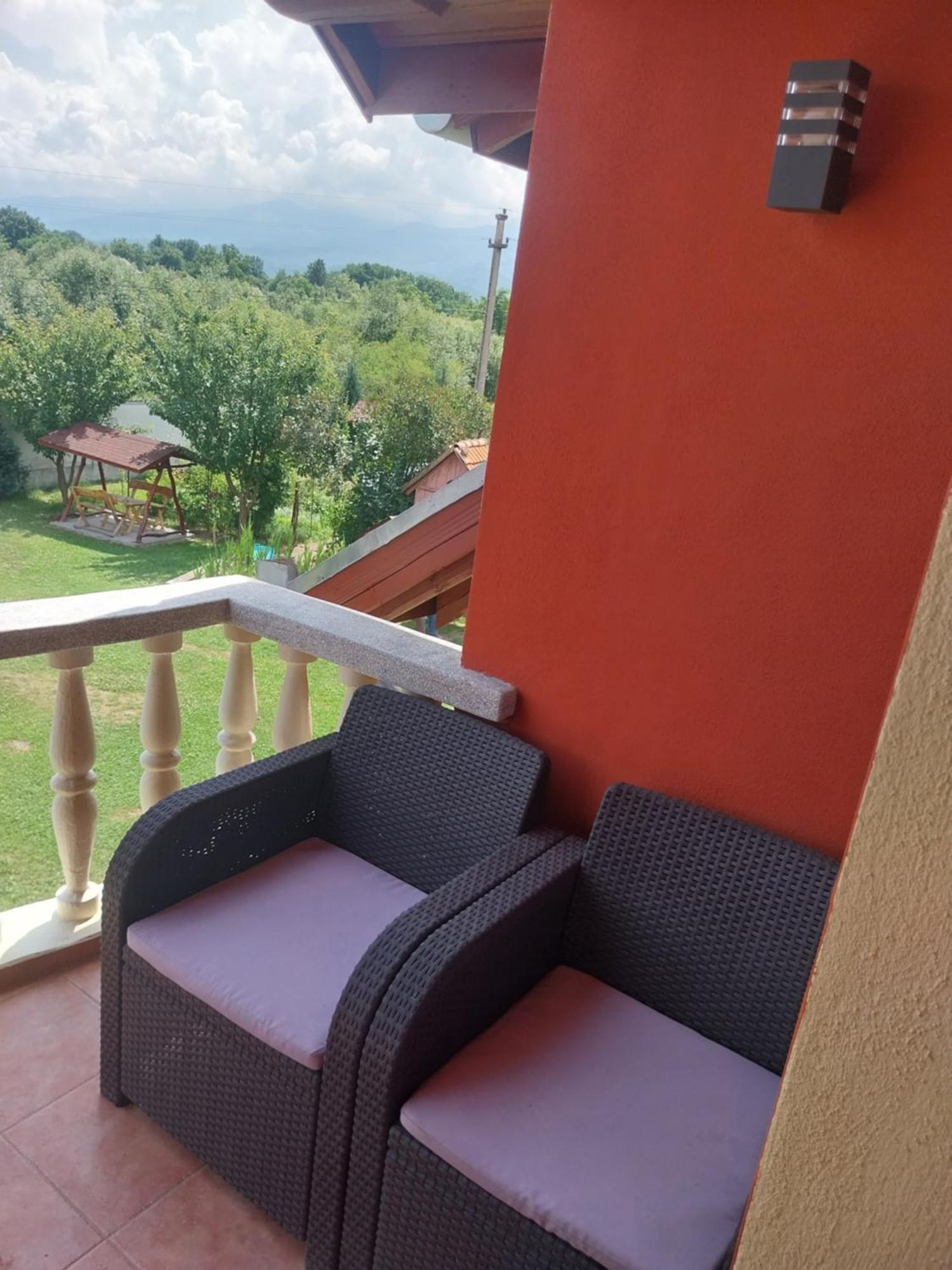 Serena House Cartisoara Luaran gambar