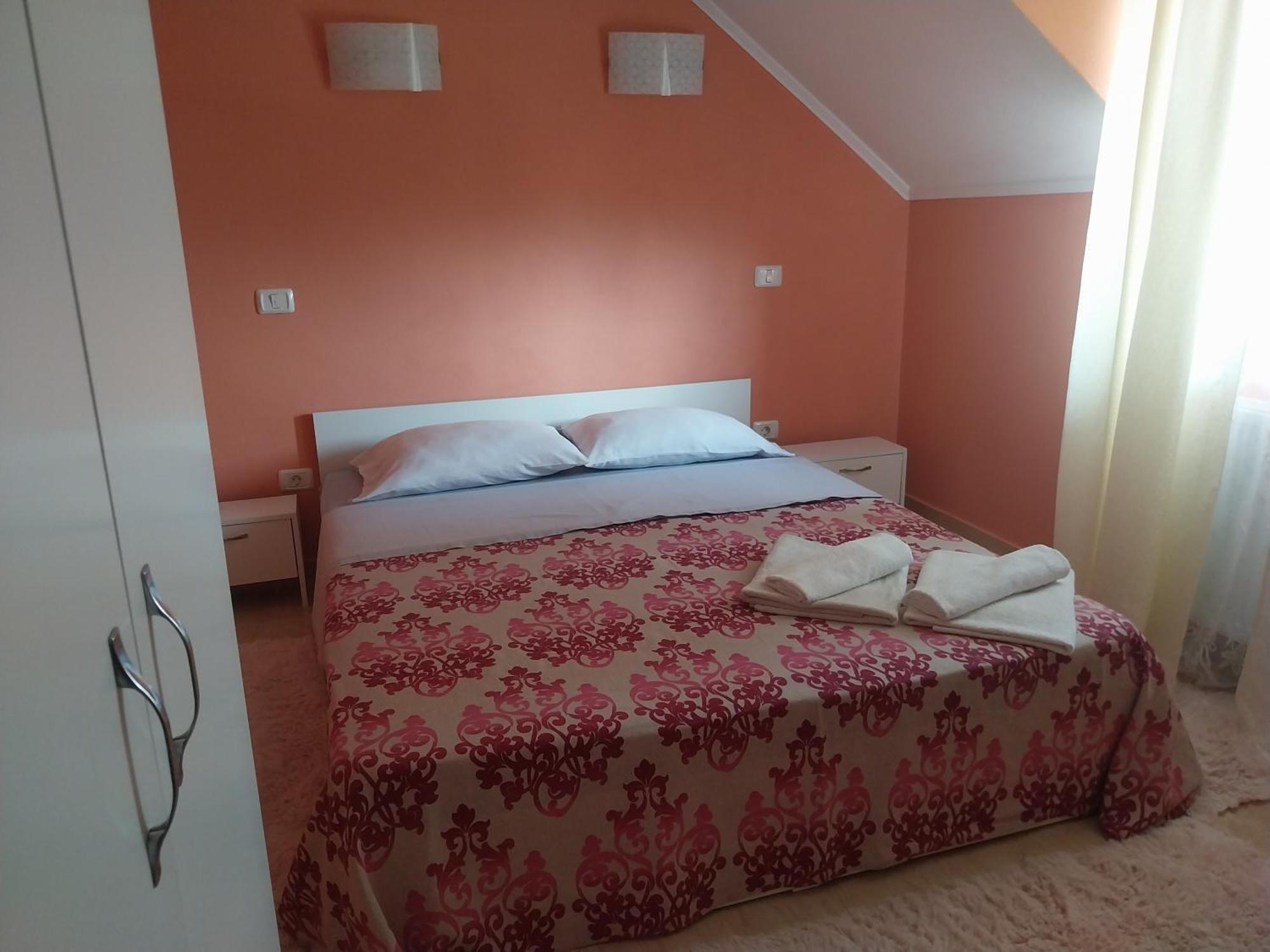 Serena House Cartisoara Luaran gambar