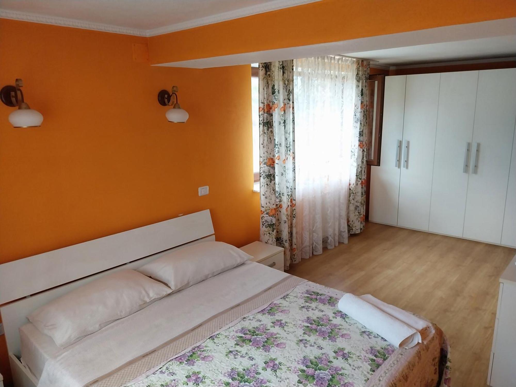 Serena House Cartisoara Luaran gambar
