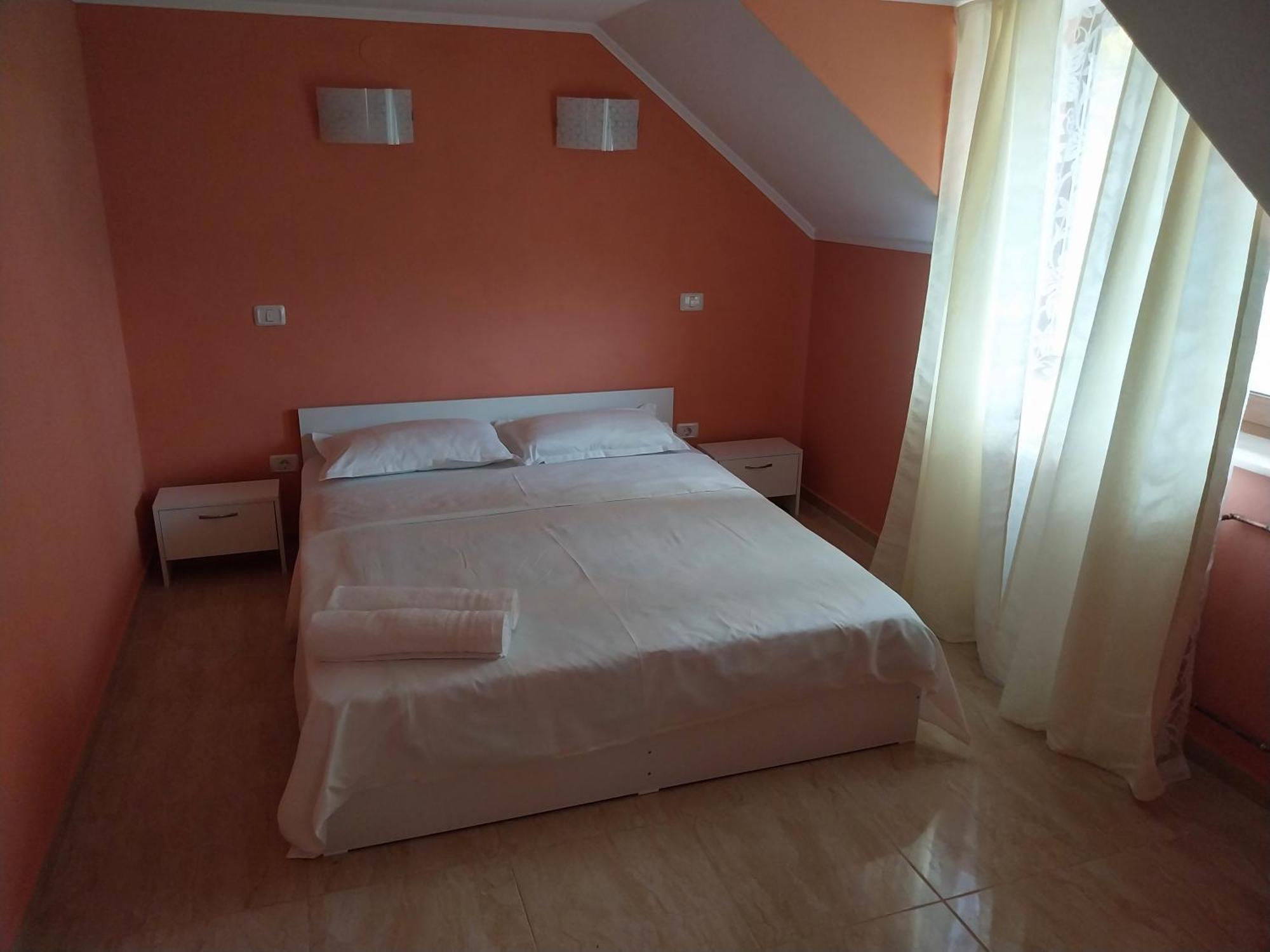 Serena House Cartisoara Luaran gambar