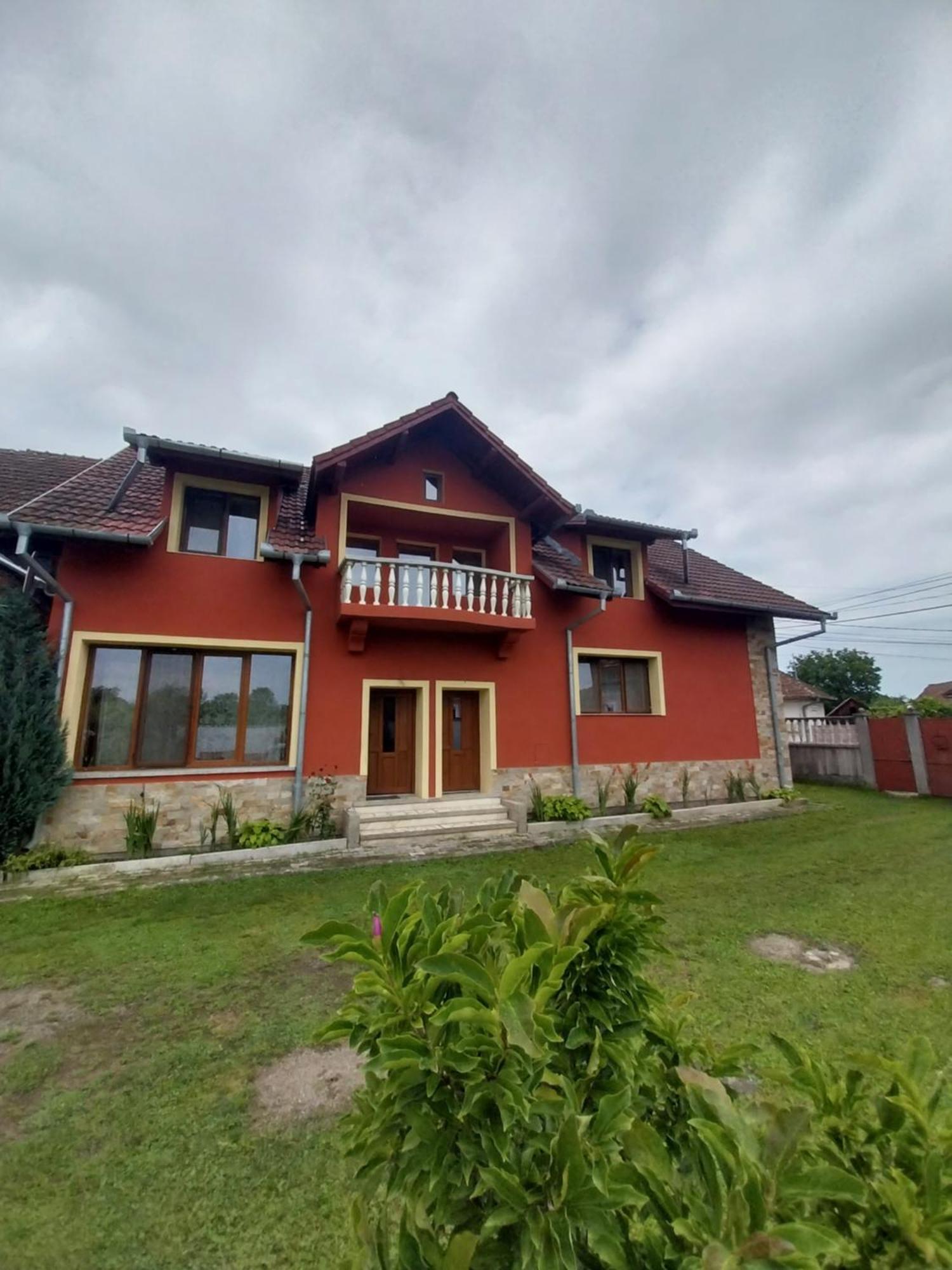 Serena House Cartisoara Luaran gambar