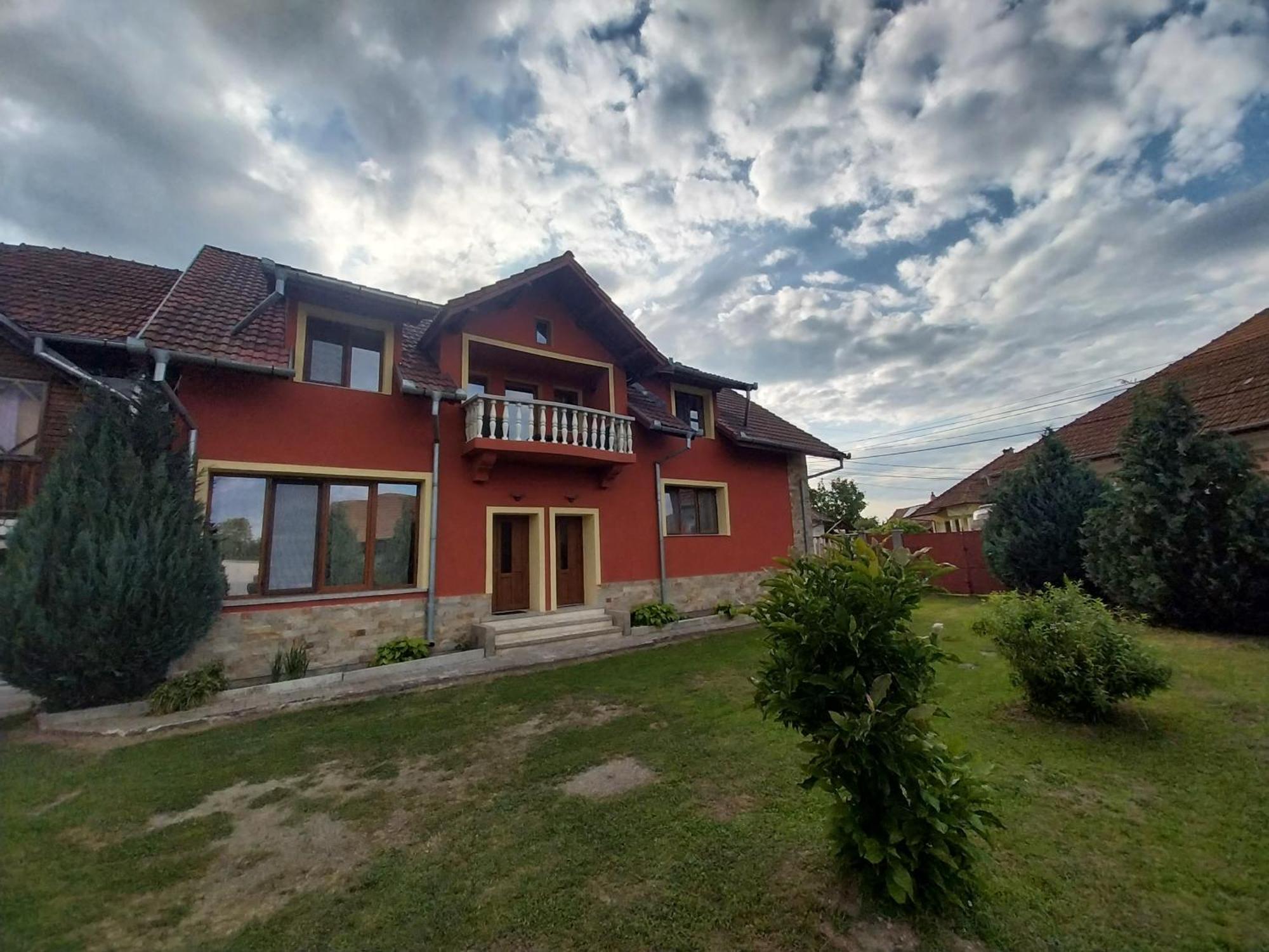 Serena House Cartisoara Luaran gambar