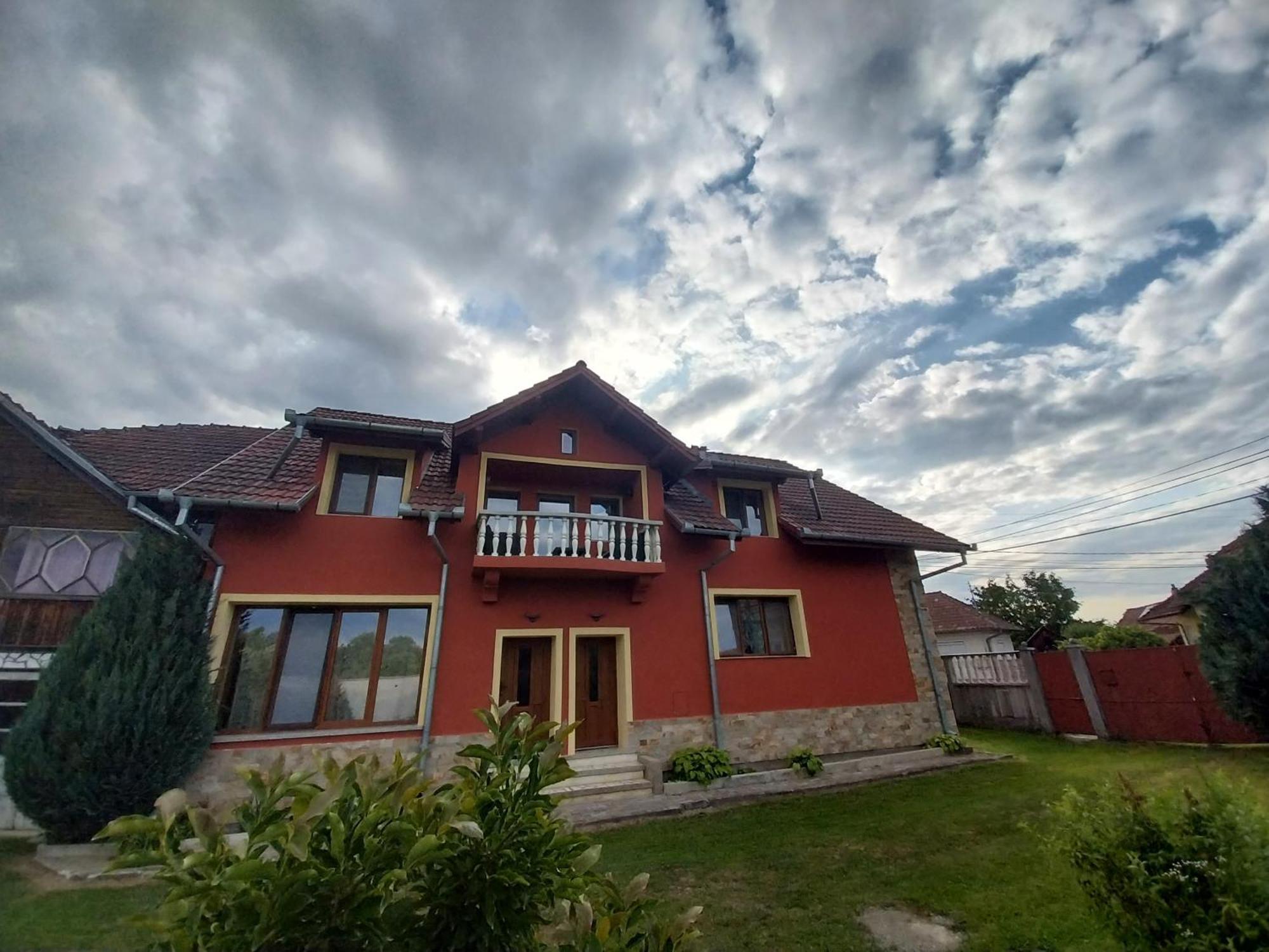 Serena House Cartisoara Luaran gambar