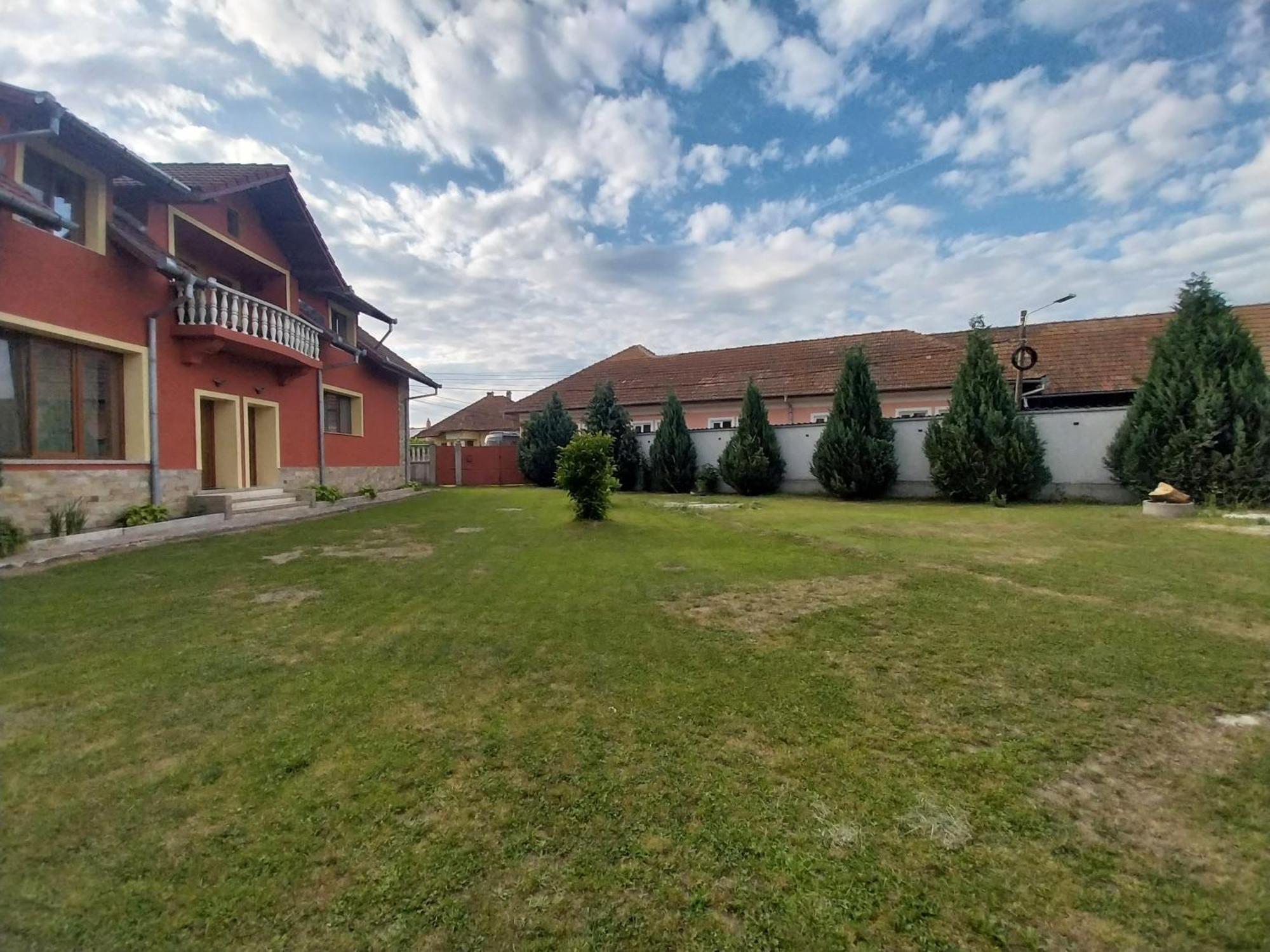 Serena House Cartisoara Luaran gambar