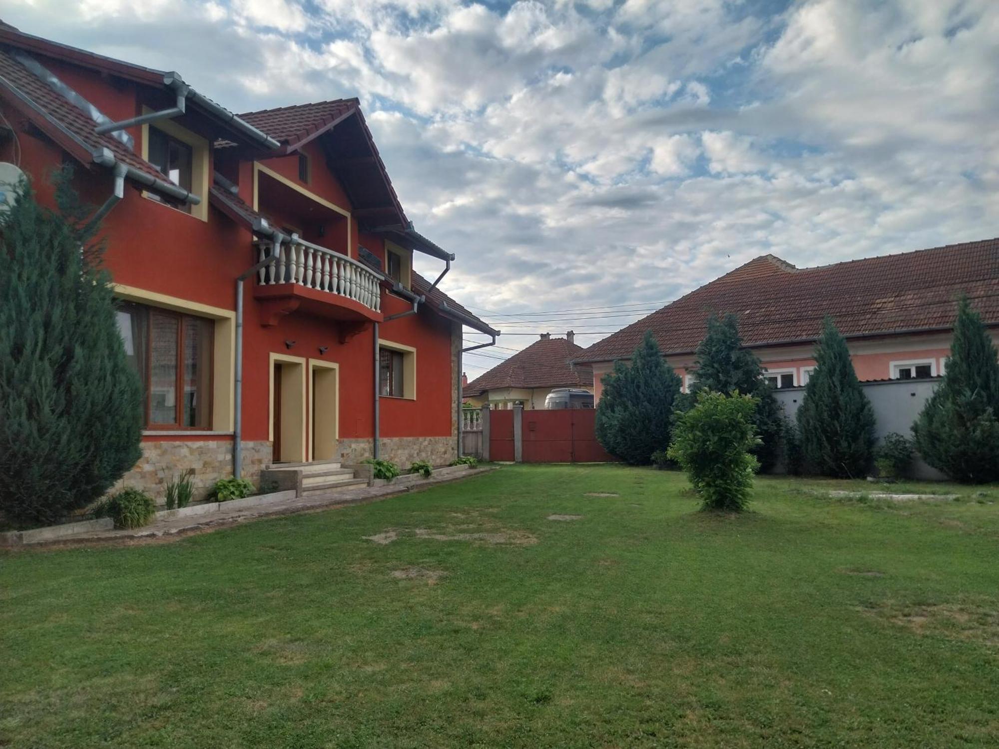 Serena House Cartisoara Luaran gambar